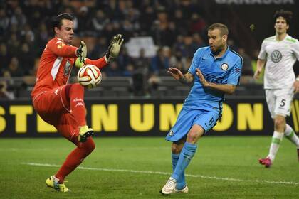 Palacio anotó pero Inter quedó eliminado