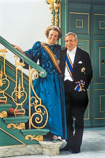 Beatriz de Holanda posa con su marido, el príncipe Claus, el 1 de enero de 1994