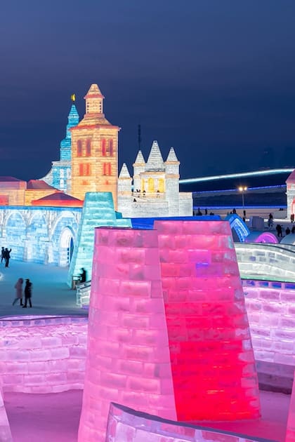 Palacios de hielo deslumbran en el festival de Harbin en China