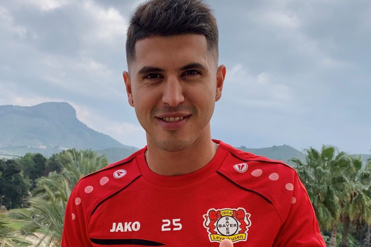 Palacios posa con la indumentaria de Bayer Leverkusen