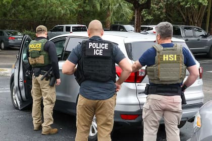 Palantir tiene una relación con el ICE, que utiliza tecnología desarrolada para rastrear y deportar a inmigrantes con estatus irregular