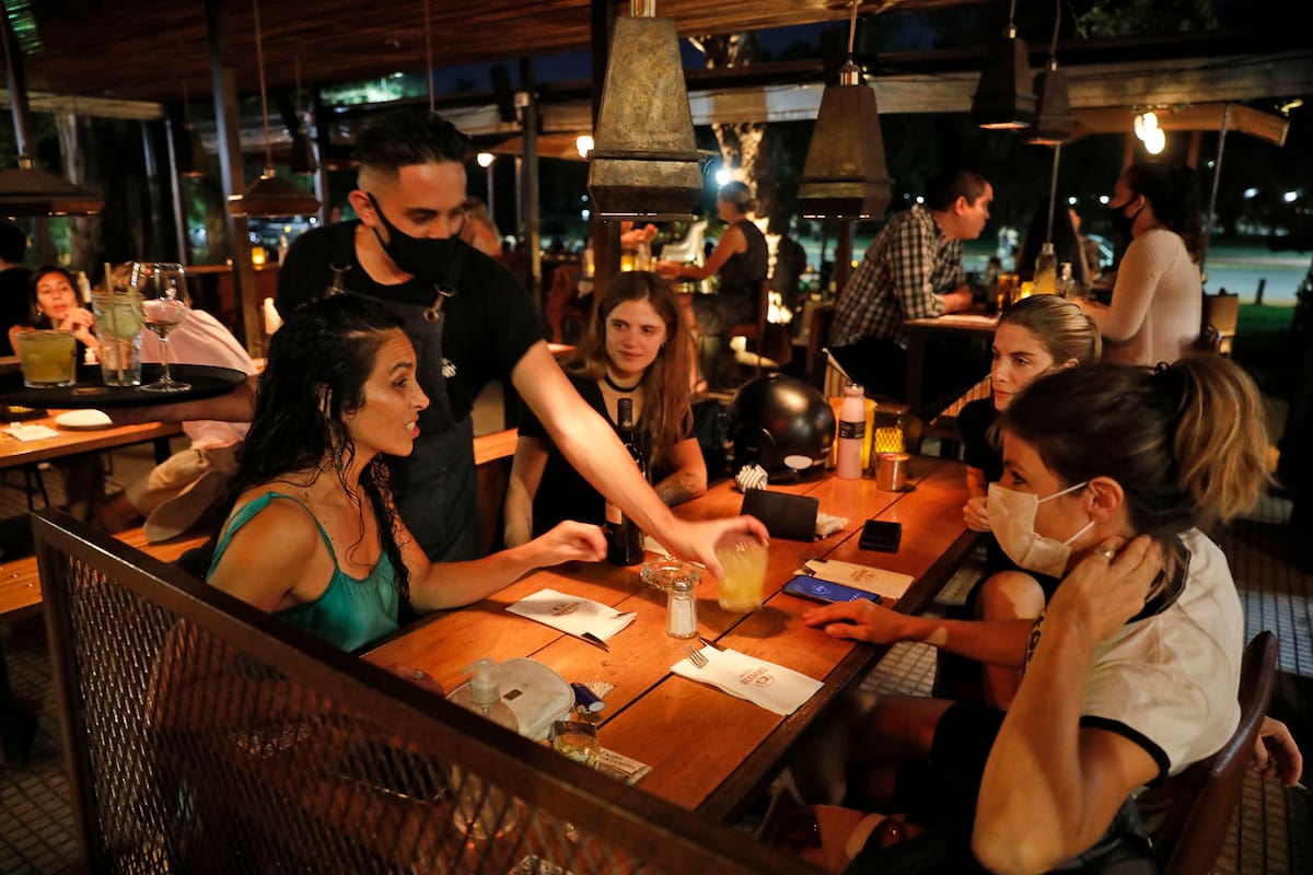 Palermo, y otras zonas gastronómicas de la ciudad y el área metropolitana, son puntos de encuentros nocturnos que, según las autoridades sanitarias, fueron uno de los focos de contagio de la segunda ola