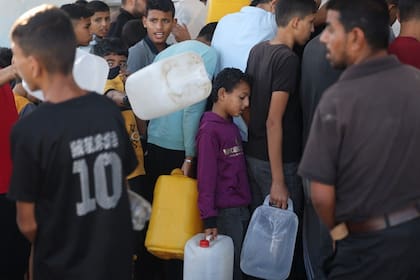 Palestinos en Rafah, en la búsqueda de agua
