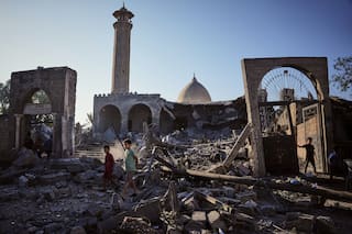 Edificio dañado se derrumba en Gaza y deja al menos 12 muertos y otras noticias en Oriente Medio