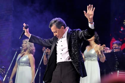 Palito Ortega hizo vibrar a un Luna Park repleto en su despedida de los escenarios
