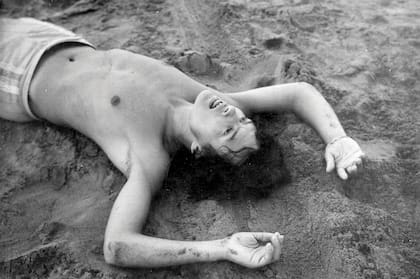 Palito Ortega, posando para Gente en 1972, a una década de su debut. “El éxito ni me aburre ni me preocupa. Tengo un montón de cosas adentro para sacar”
