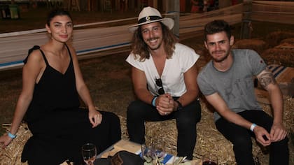 Paloma Cepeda junto a Lucas Corrado y Gastón Soffritti