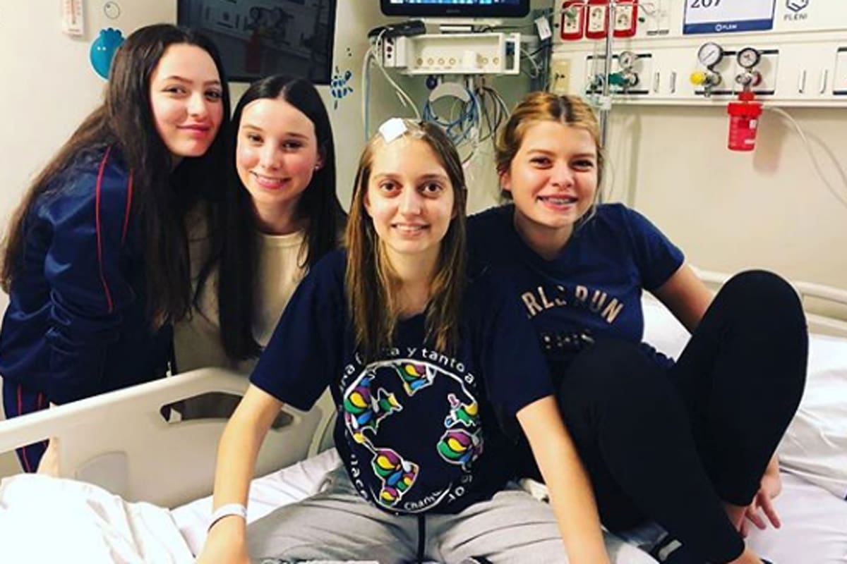 Paloma y sus amigas después de la cirugía