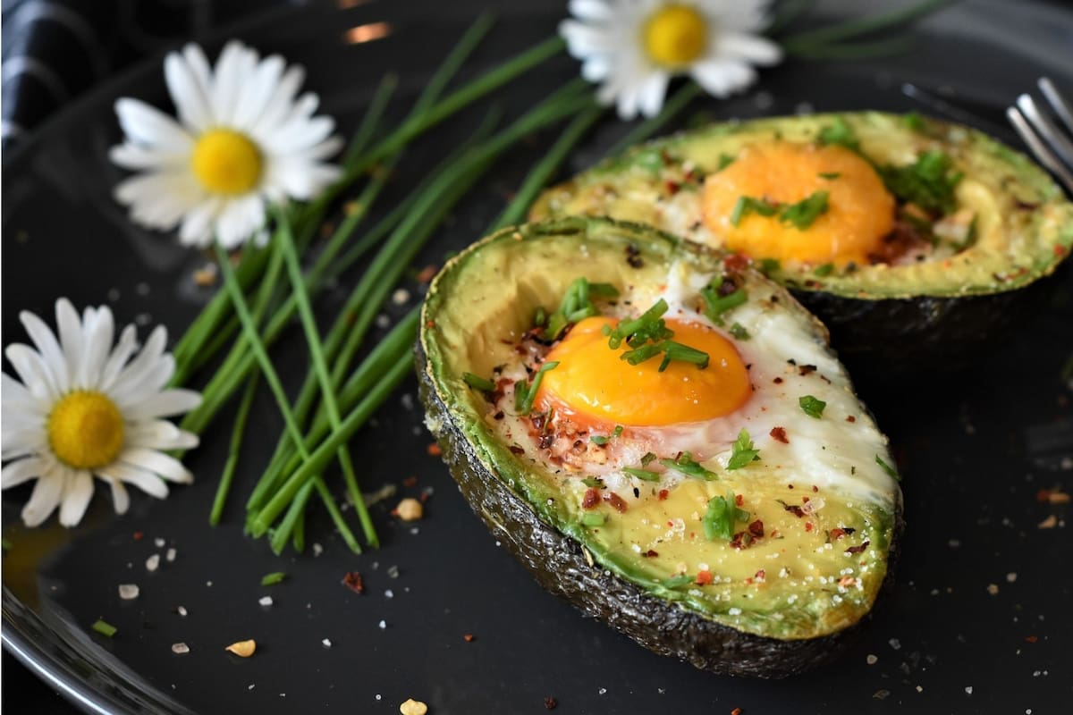 Palta al horno con huevo