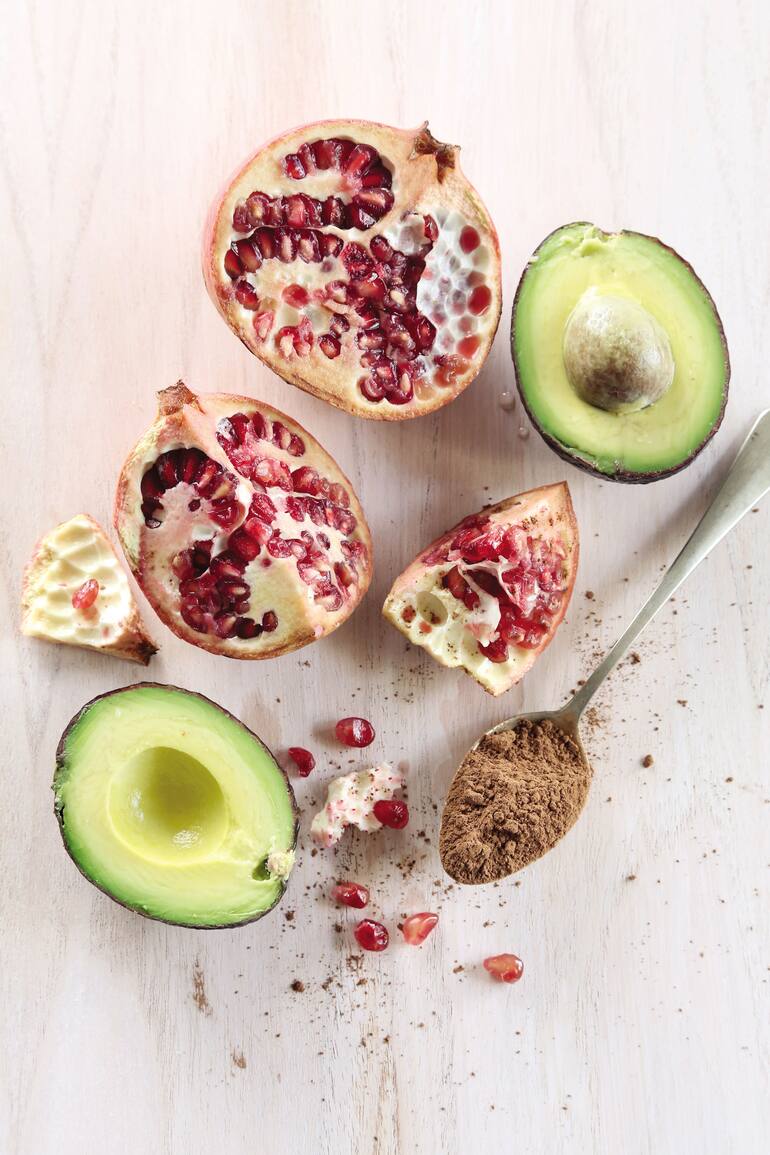 Palta, cacao y granadas, algunos de los ingredientes de una exquisita mousse para sumar a la hora del postre.