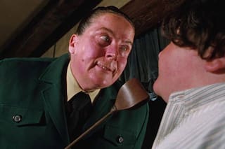 Antes del estreno de Matilda, el musical, así luce hoy Tronchatoro, la villana de la película