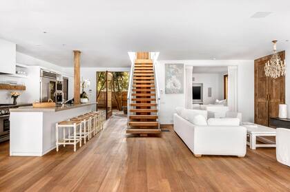 Pamela Anderson compró la casa en 2000 por $ 1.8 millones, pero le hizo una extensa renovación