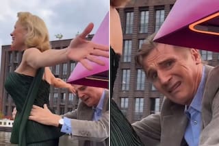 Liam Neeson: su presente “juguetón” con Pamela Anderson y el recuerdo de Natasha Richardson