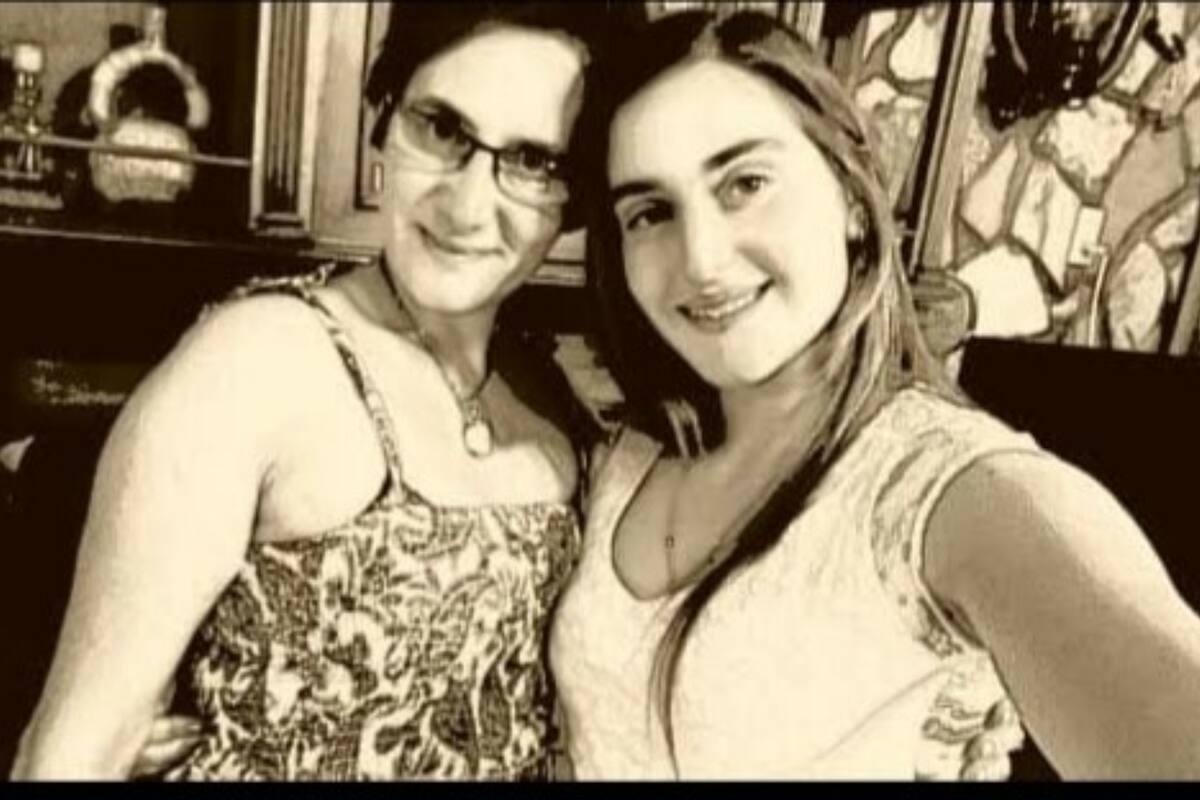 Pamela junto a su hija Brisa del Mar, que tiene 21 años.