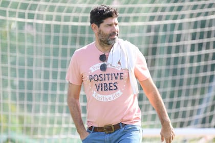 Pampa Sosa vive en Nápoles, comenta fútbol para la TV italiana pero sueña con entrenar Gimnasia