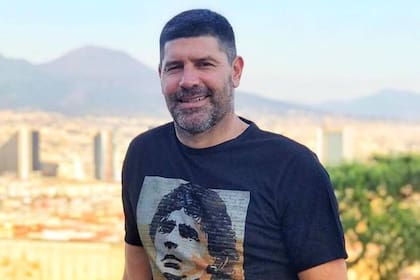 Sosa se define como "maradoniano"; vive en Nápoles; allí, Diego está presente "todos los días", asegura