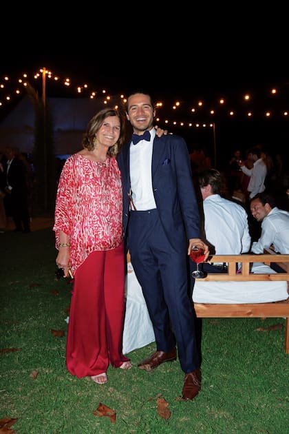 Pampa Reynal junto a su madrina, Clara Achaval Reynal.