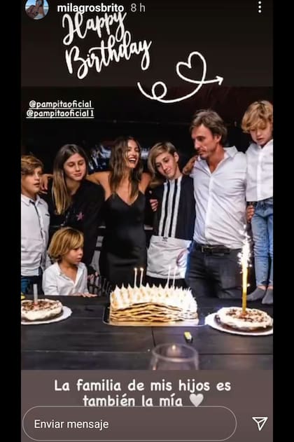 La empresaria compartió otra historia en la que se ve una imagen actual de Pampita, Moritán y los hijos de ambos, en los que están soplando las velitas por el cumpleaños de la modelo. "La familia de mis hijos es también la mía", escribió