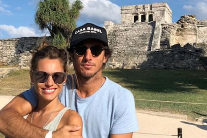 Pampita Ardohain, junto a Pico Mónaco