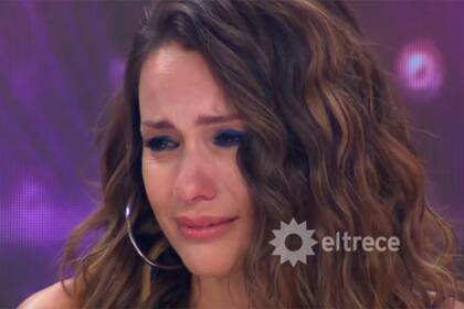 Pampita rompió en llanto en su programa al hablar de su exniñera y examiga, Viviana Benítez