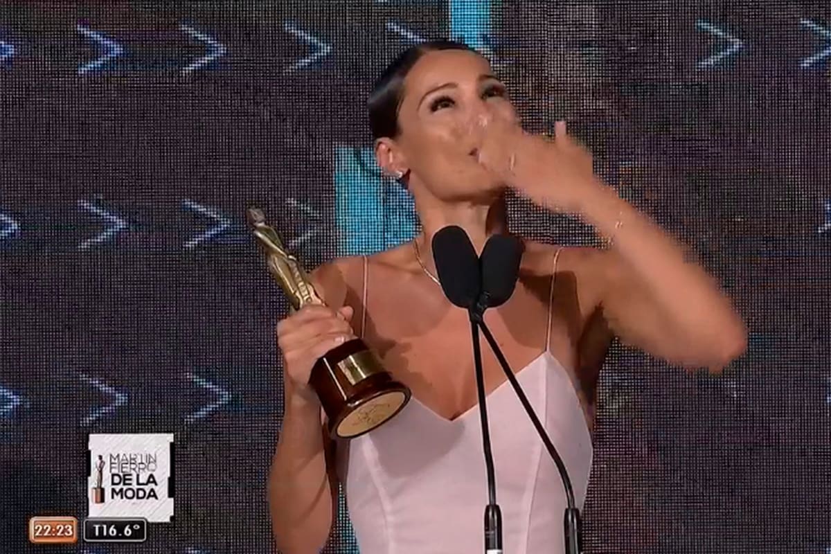 Pampita Ardohain se emocionó al recibir el Martín Fierro de la Moda y recordar a sus hijos