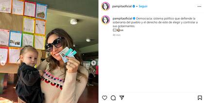 Pampita asistió a votar junto a su hija Anita