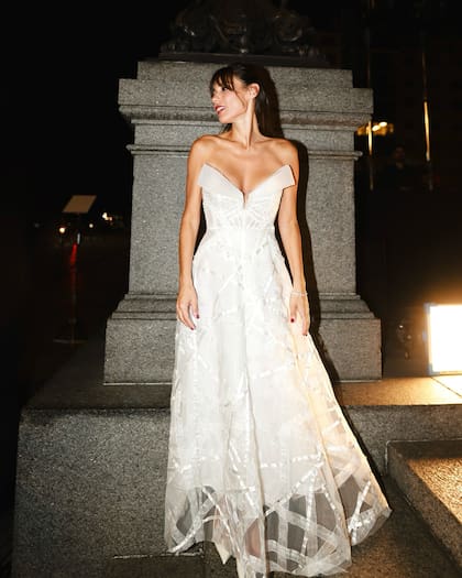 Pampita deslumbró con un increíble vestido de novia en el Teatro Colón (Foto: Instagram/@pampitaoficial)