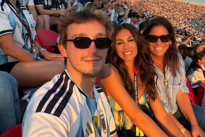 Pampita disfrutó del hat trick de Messi desde la tribuna del estadio de Kansas City Chiefs
