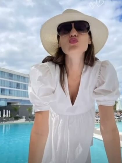 Pampita, feliz en su descanso
