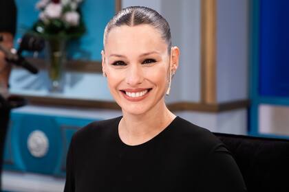 Pampita, radiante en la mesa de Mirtha Legrand