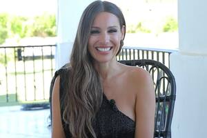 Pampita realizó un tour por su camarín en El hotel de los famosos