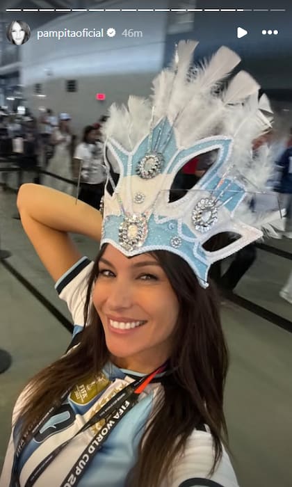 Pampita se animó a ponerse un atuendo de carnaval