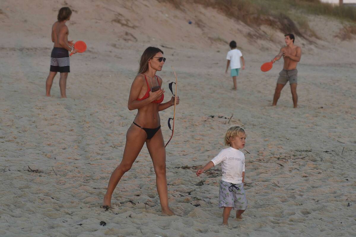 Pampita se dedica en este verano 2018 a disfrutar de sus hijos en Punta y... ¿a jugar a las escondidas con Pico?