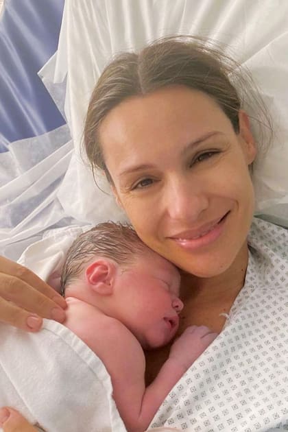 Pampita tras el nacimiento de su hija Ana