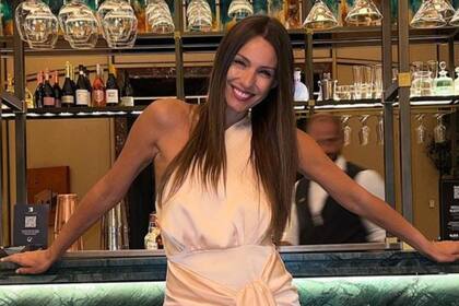Pampita volvió de Europa y tuvo un apasionado reencuentro en el aeropuerto de Ezeiza (Foto: Instagram @pampitaoficial)