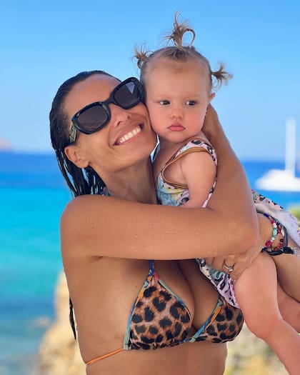 Pampita y Ana en Ibiza (Foto: Instagram @anagarciamoritan)