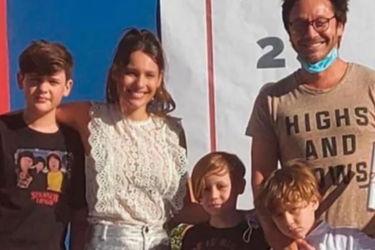 Pampita y Benjamín volvieron a reunirse en familia por Benicio, el pequeño que finalizó el jardín de infantes. Imagen: @chusmeteando