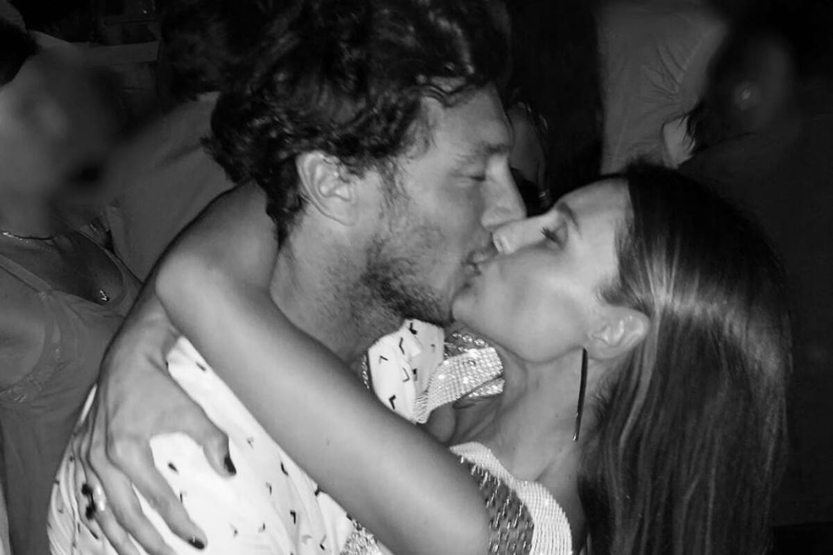 Pampita y Pico Mónaco recibieron el 2019 a los besos
