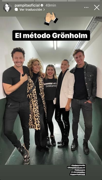 Pampita y Roberto posaron junto a Benjamín y Laurita en los pasillos del teatro (Foto: Instagram @pampitaoficial)