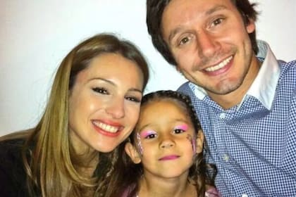 Pampita y Vicuña junto a Blanca, su primera hija juntos y quien falleció en el 2002 (Foto archivo)