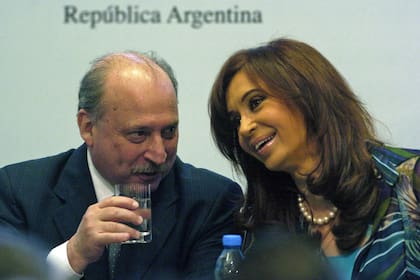 Pampuro, cuando era presidente provisional del Senado, junto a Cristina Kirchner, en 2009