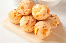 Chipás caseros: el ingrediente clave y el truco de horneado de Ximena Sáenz para que te queden infladitos y como de panadería