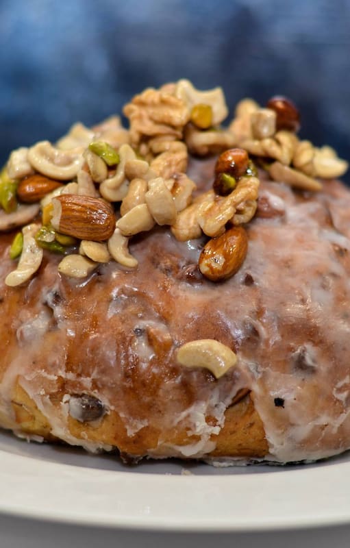 Pan dulce con frutos secos .