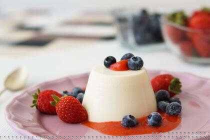 Panacota con frutos rojos