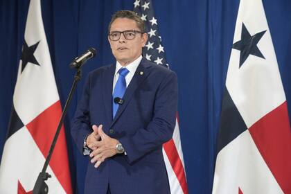 Panamá mantiene en hotel sin salir a 299 deportados por EEUU mientras gestiona retorno a sus países