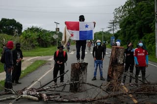 Panamá restringe derechos de reunión y movimiento en provincia bananera ante violentas protestas