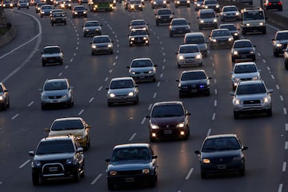 En trayectos largos o autopistas, lo ideal es mantenernos en los 90 km/h.