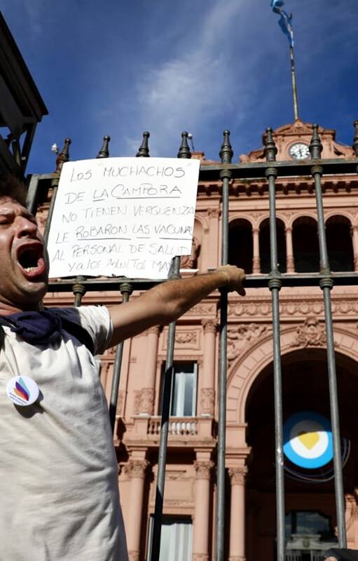 Protestas por la crisis económica y social frente a la Casa Rosada