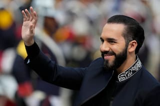 Pandilleros escuchan el relato de sus crímenes en megacárcel de El Salvador