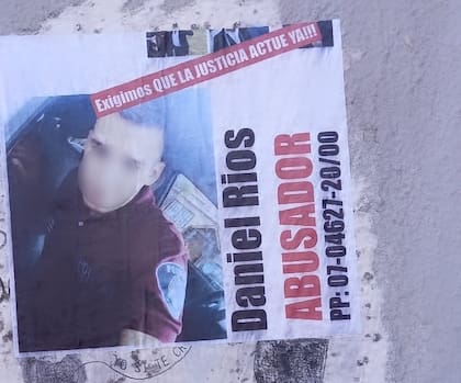 Panfletos que fueron exhibidos en Lomas de Zamora para pedir que actúe la Justicia